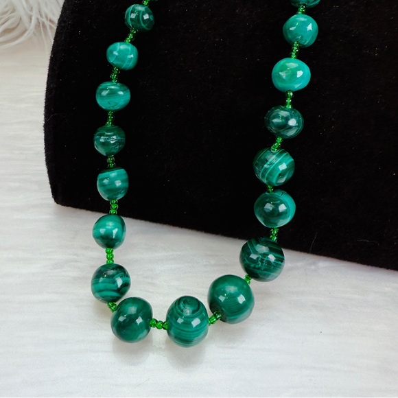 Vintage Green Malachite Heavy Cold graduating size Beaded Necklace - Picture 5 of 14